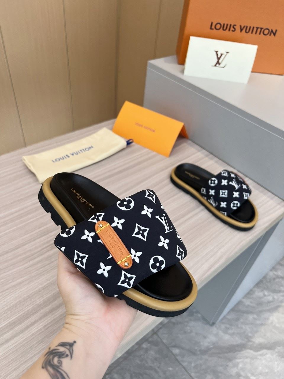 Louis Vuitton Slippers